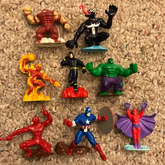 Set of 10 Marvel figurines (I found Iron Man and Wolverine) - Picture 2 of 9